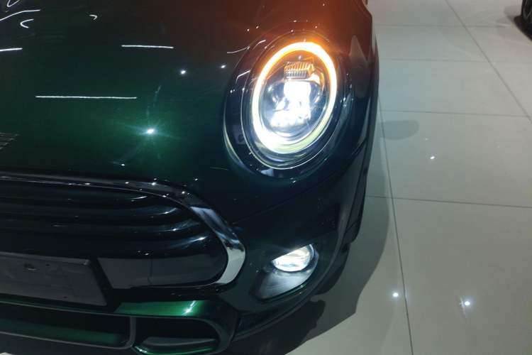 Used  MINI 2018 1.5T COOPER Racing Edition Five-Door Version
