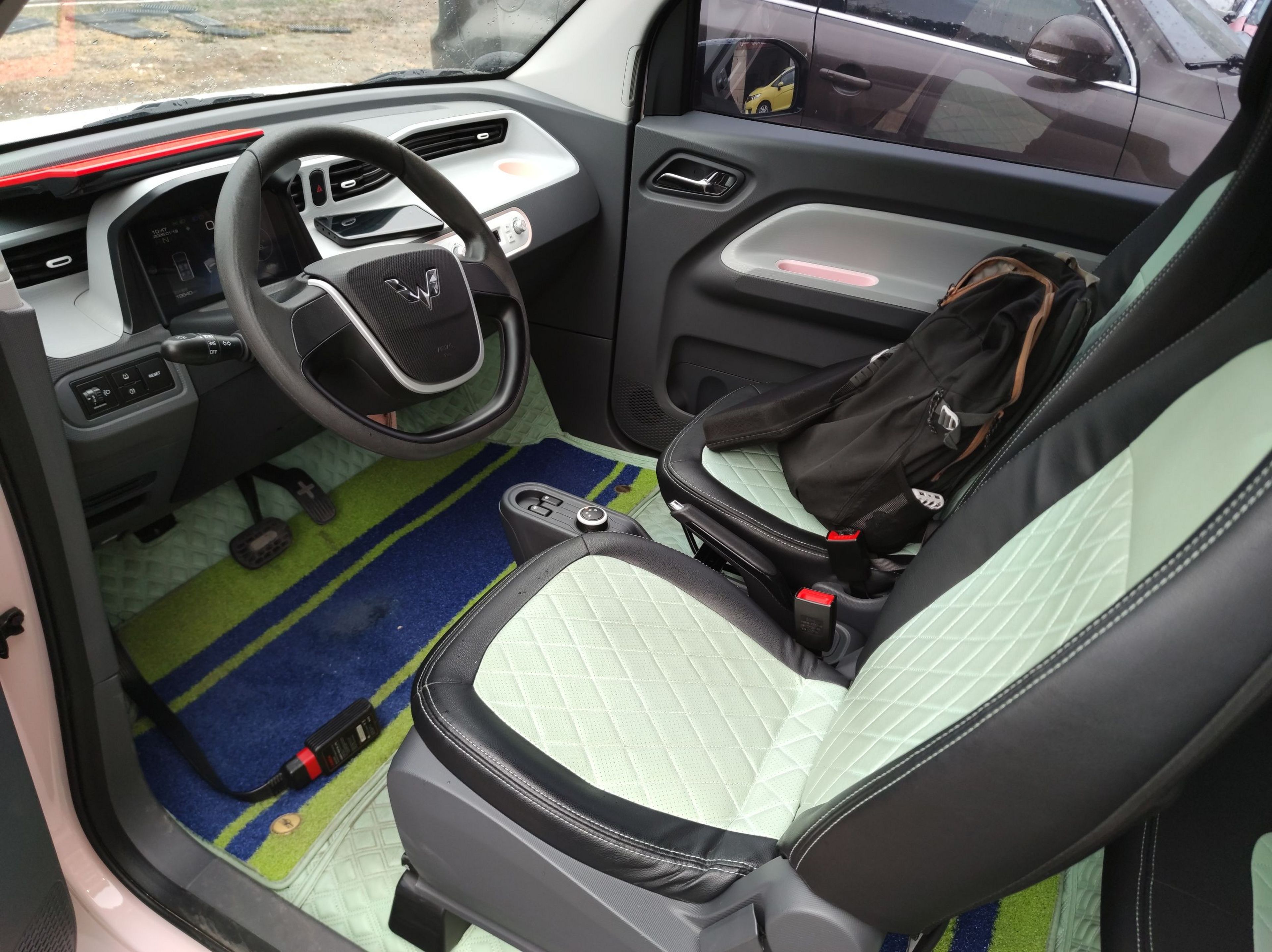 Переднее сиденье в автомобиле