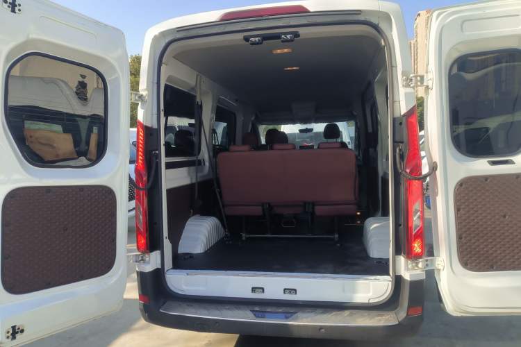 Used SAIC MAXUS Xintu V90 2021 2.0T Manual Zhiyun King Rear-Drive Single-Tire Long Wheelbase High-Roof 7-Seater