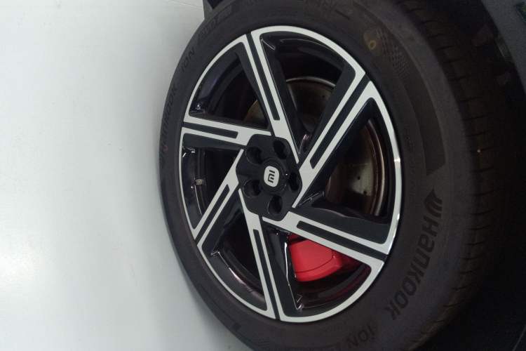 Used  YU7 2025 Ultra-Long Range High-Performance All-Wheel-Drive Max Edition