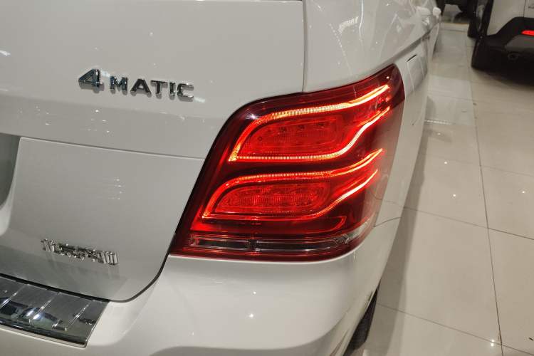 Used Mercedes-Benz GLK-Class 2013 GLK 300 4MATIC Dynamic Sunroof Model
