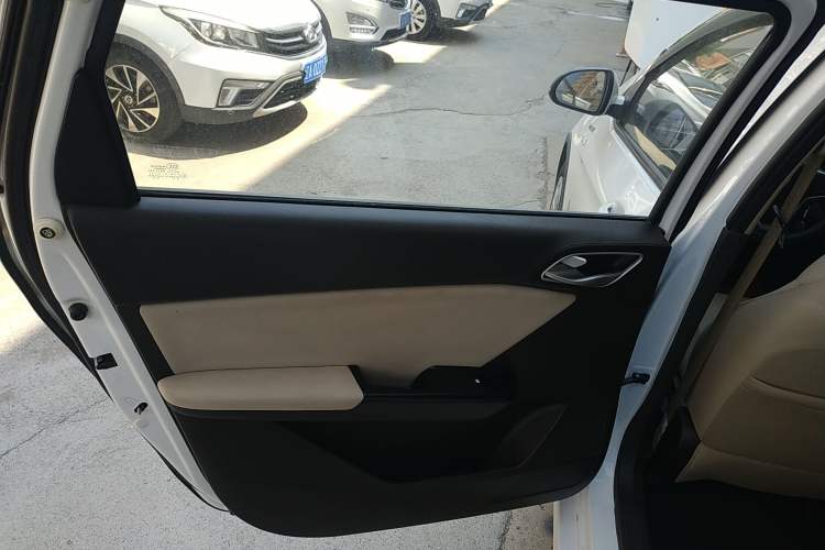 Used Baojun 310W 2017 1.5L Manual Comfort Version China VI Emission Standard
