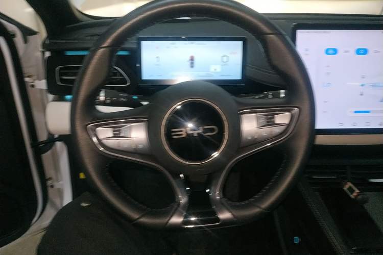 Used BYD Seal 06 New Energy 2024 DM-i 120KM Flagship Model
