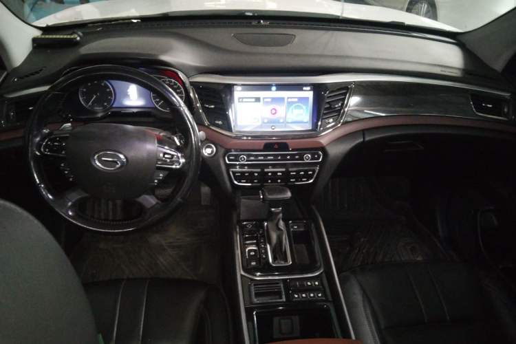 Used GAC Trumpchi GS8 2017 320T Two-Wheel Drive Luxury Smart Connectivity Version (7 Seats)
