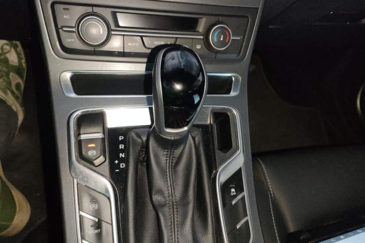 Used Geely Auto Emgrand 2019 Leading Edition 1.5L CVT Upward-Connected Model China VI Standard
