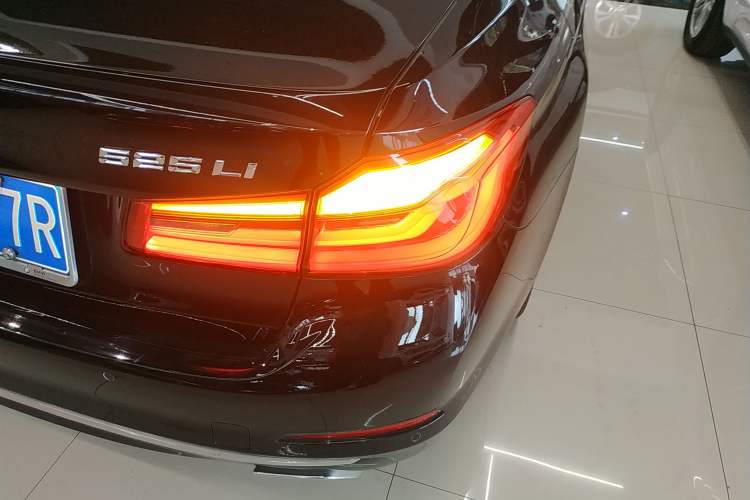 Used BMW 5 Series 2019 525Li Luxury Package
