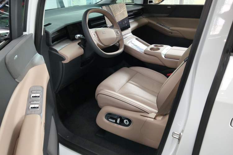 Used XPeng X9 2025 740 Ultra-Long Range Max
