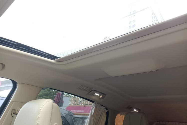 Used Buick GL8 2022 ES Landtrek 653T Luxury Edition