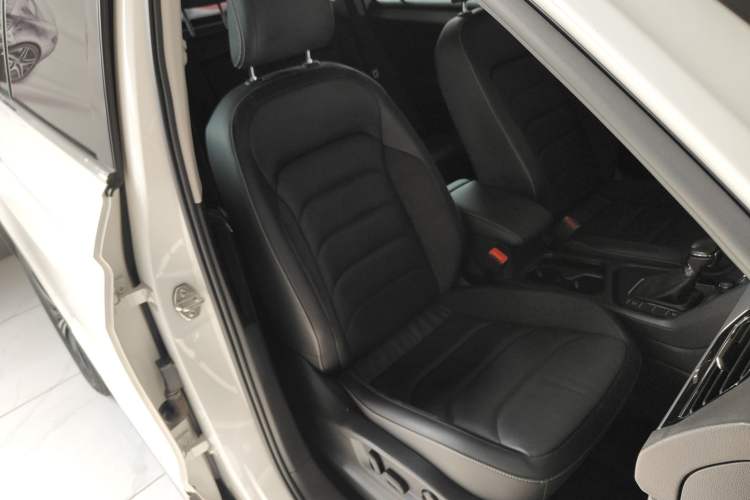 Used Volkswagen Tiguan L 2019 330TSI Automatic Two-Wheel Drive Panoramic Comfort Edition China VI Standard
