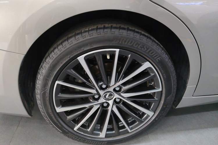 Used Lexus ES 2022 300h Deluxe Edition