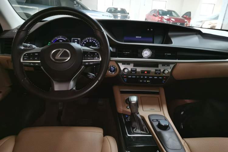 Used Lexus ES 2015 300h Comfort Edition