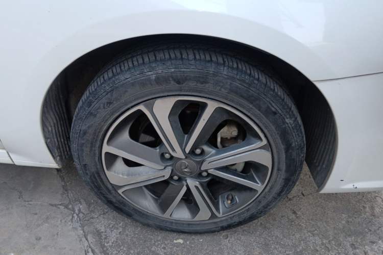 Used  300E 2017 Standard Model