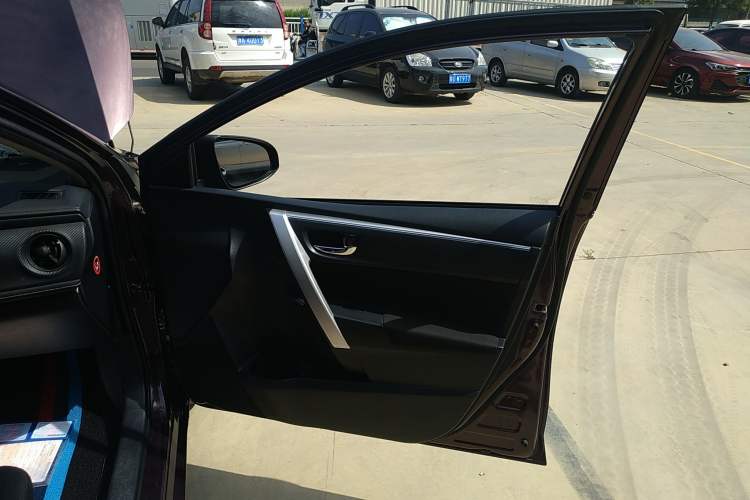 Used Toyota Levin 2017 Revised Dual-Engine 1.8H GS E-CVT Elite Sunroof Version China V Standard
