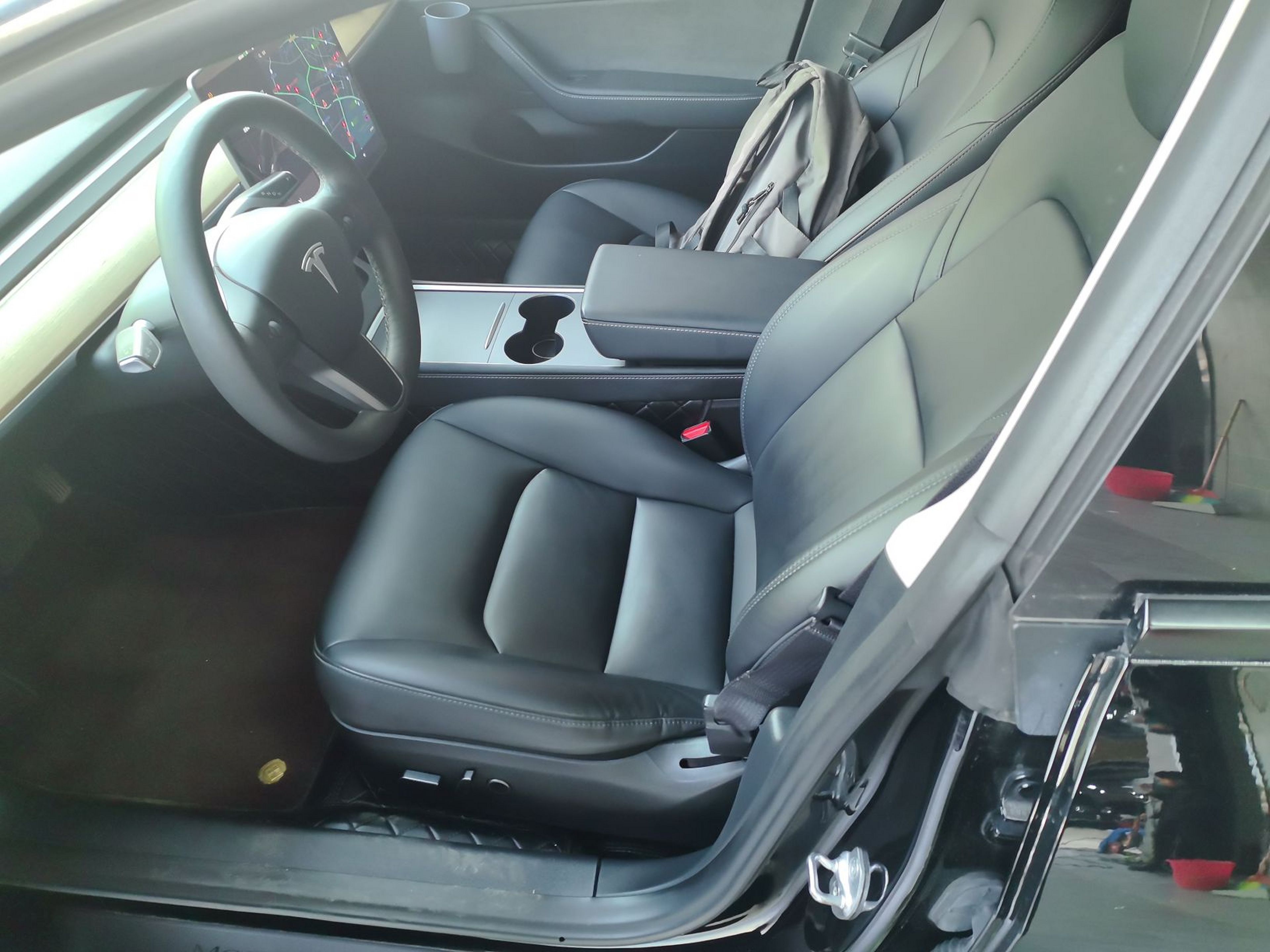 Переднее сиденье в автомобиле