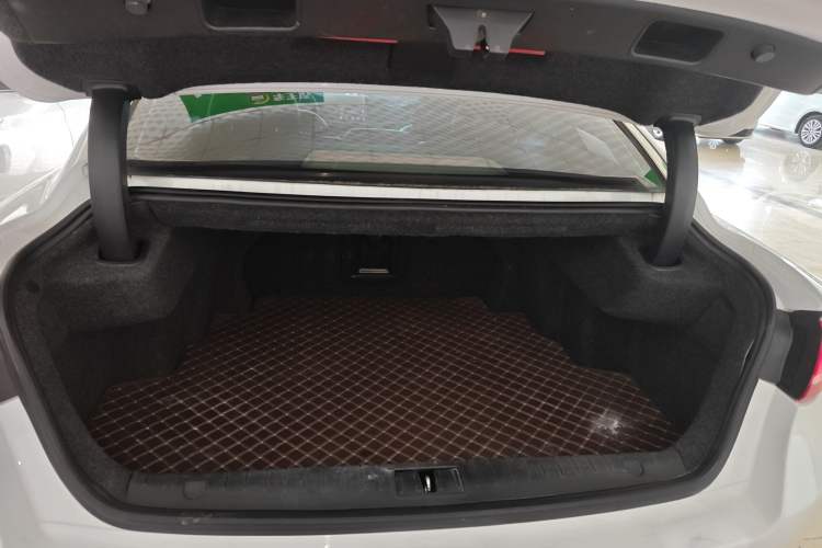 Used Geely Auto Emgrand GT 2017 1.8T Luxury Model
