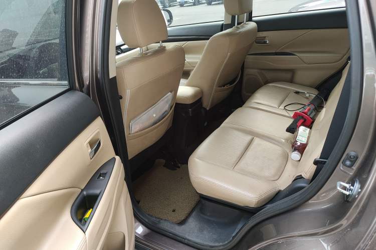 Used Mitsubishi Outlander 2016 2.4L 4x4 Luxury Edition 7-Seater