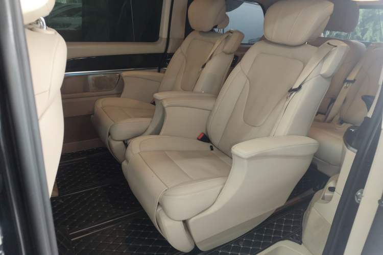 Used Mercedes-Benz V-Class 2018 V 260 Prestige Edition China VI
