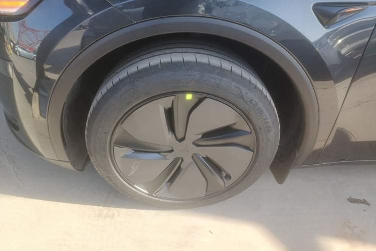 Used Tesla Model Y 2025 Rear-Wheel-Drive Version