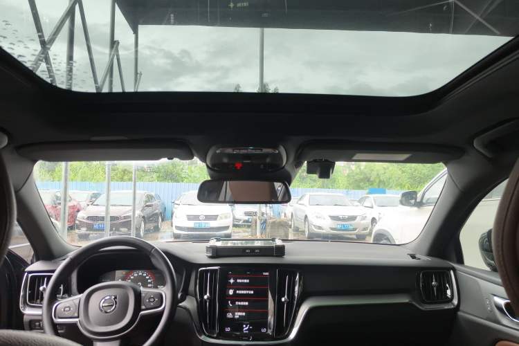 Used Volvo S60 2021 T4 Zhiyi Luxury Edition
