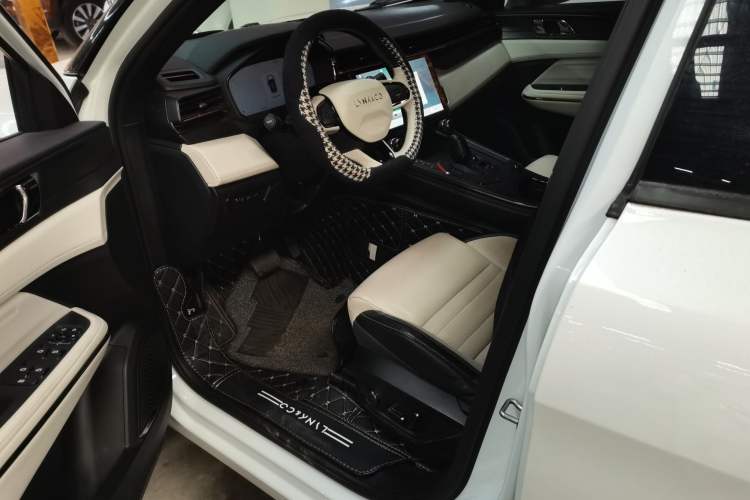 Used Lynk & Co 01 EM-P 2023 1.5TD EM-P Dawn Edition
