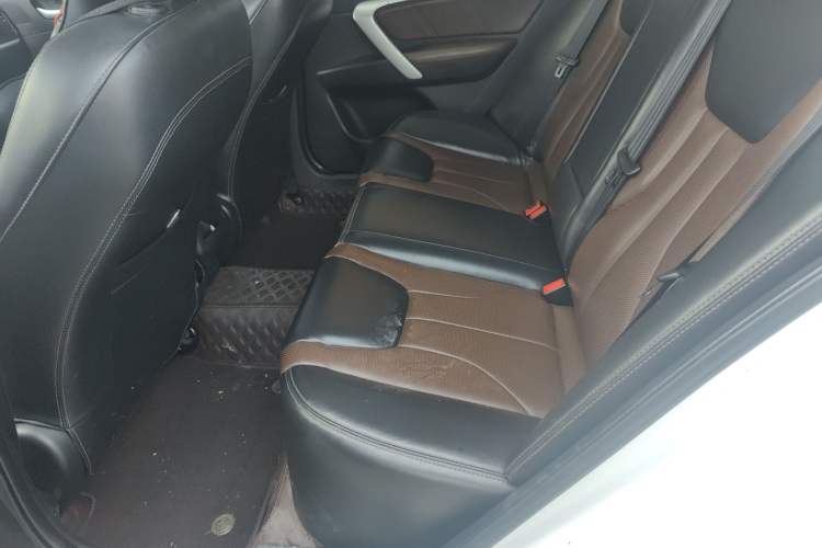 Used Geely Auto Emgrand 2017 Hatchback RS Million Edition 1.5L CVT Upward Version
