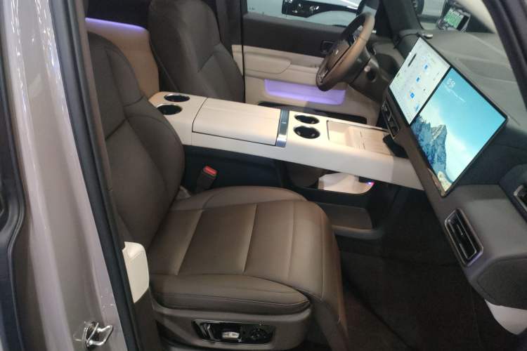 Used Li Auto MEGA 2024 Ultra Model
