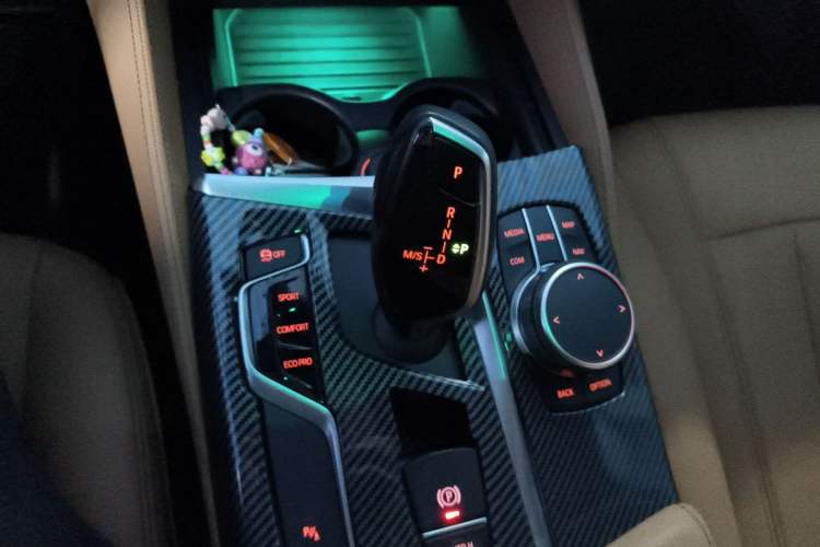 Used BMW 5 Series 2019 Facelifted 530Li Leading Edition M Sport Package
