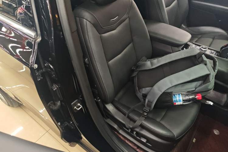 Used Cadillac XT6 2022 2.0T Six-Seater Four-Wheel-Drive Luxury Standard Edition
