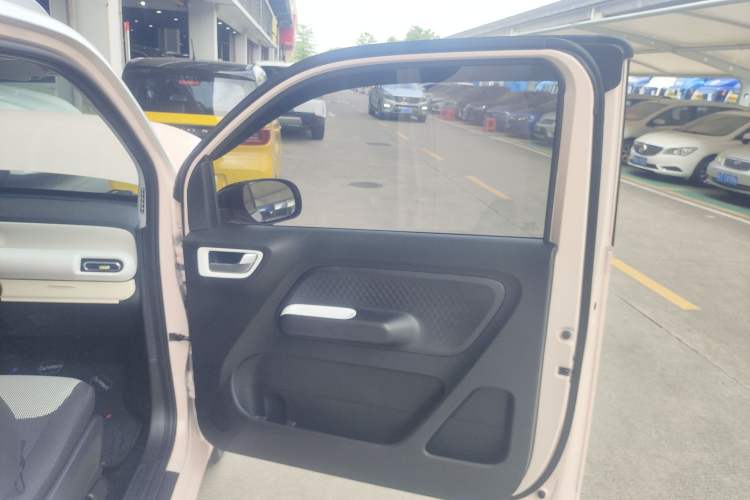 Used Wuling Hongguang MINIEV 2024 3rd Generation 215km Advanced Version
