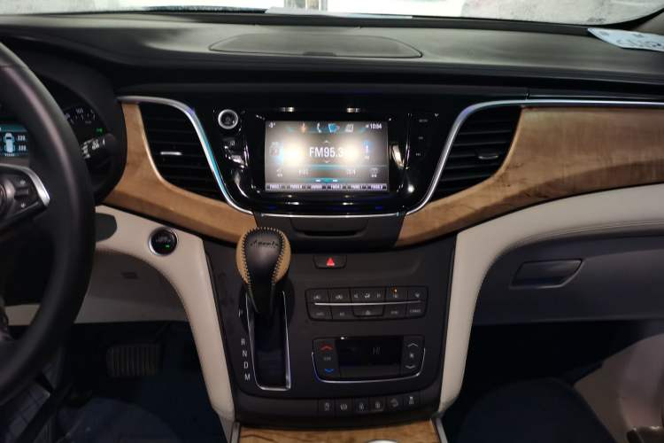 Used Buick GL8 2018 ES 28T Comfort Model China VI Standard