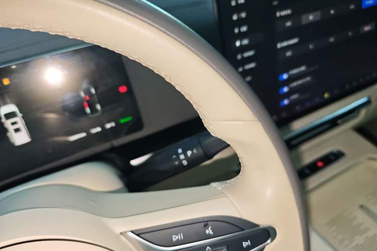 Used VOYAH Dream 2025 PHEV Four-Wheel Drive Prestige Kunpeng Edition
