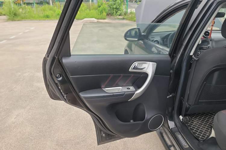 Used Haval H6 2015 Upgraded Model 1.5T Manual Two-Wheel Drive Urban Version
