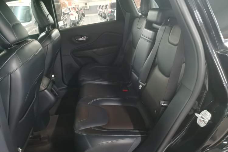 Used  Cherokee 2016 2.4L Leading Edition
