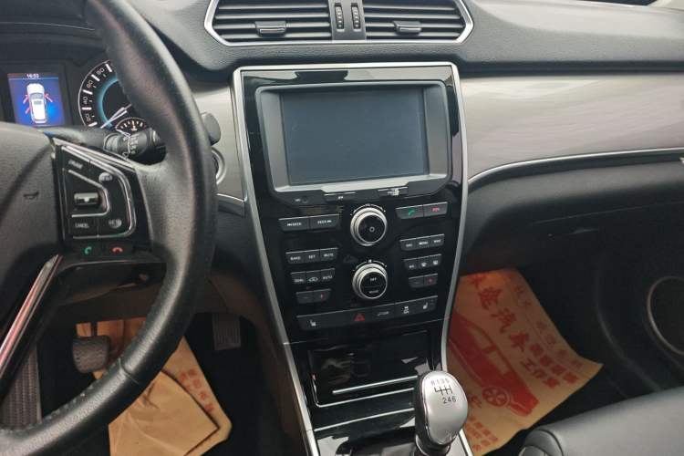 Used Haval H2 2016 Red-Label 1.5T Manual Two-Wheel Drive Luxury Model
