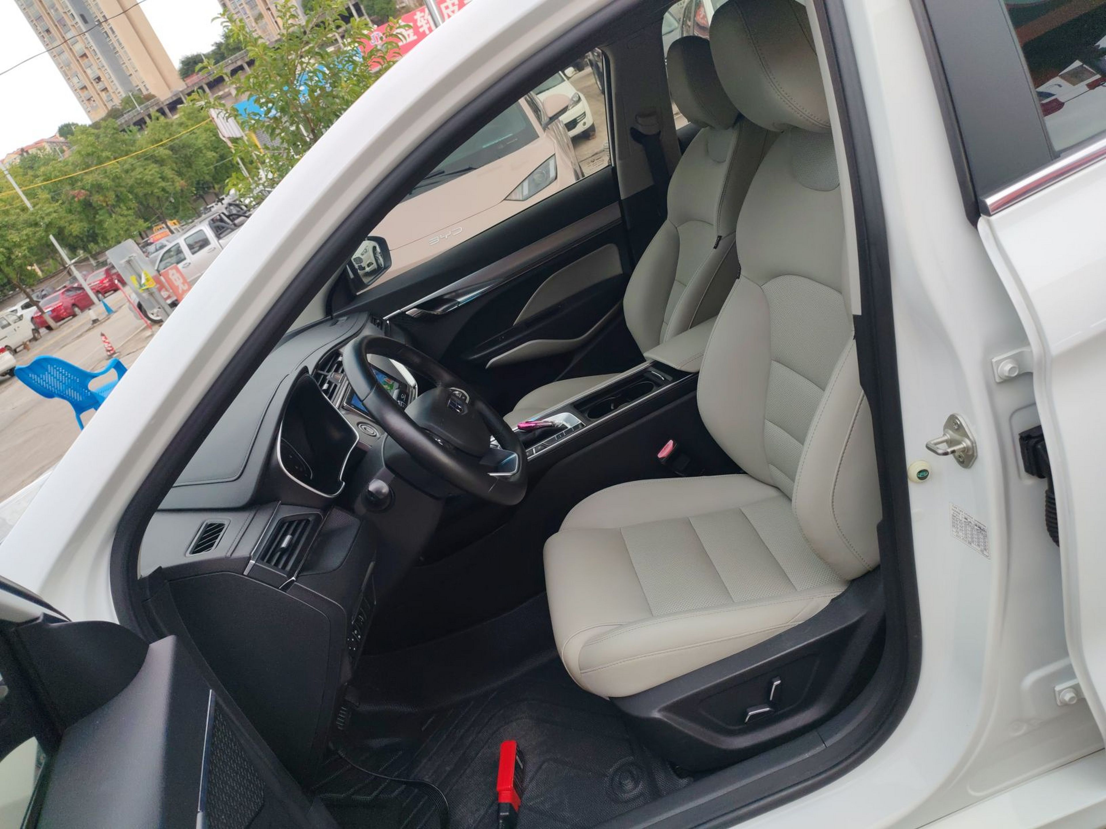 Переднее сиденье в автомобиле