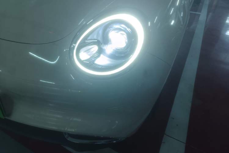 Used ORA Good Cat 2023 401 km Standard Range Luxury Version Lithium Iron Phosphate
