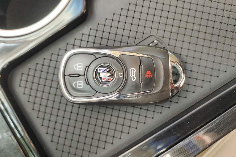 Used Buick GL8 2023 Facelifted Land Cruiser Executive Luxury Version
