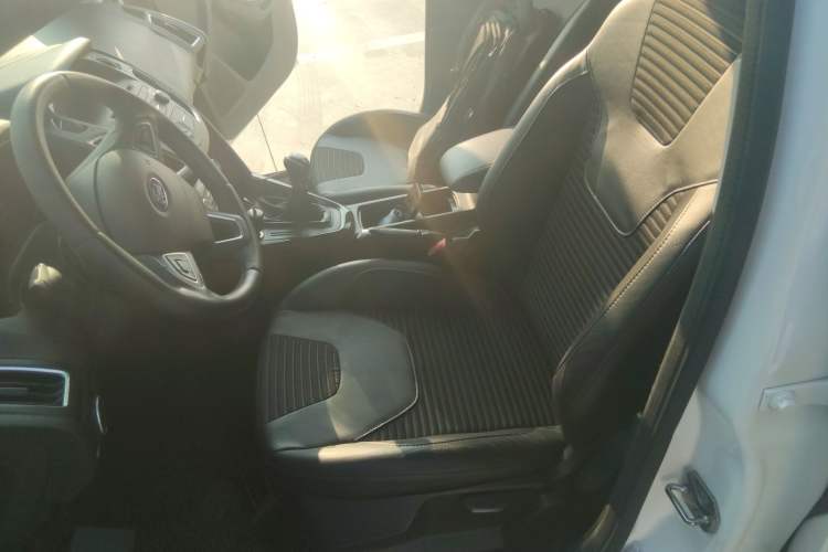 Used Ford Focus 2015 Sedan 1.6L Manual Fashion Edition
