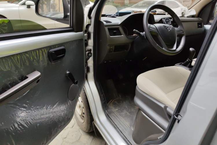 Used Wuling Rongguang S 2023 1.5L Base Version 5/7 Seats
