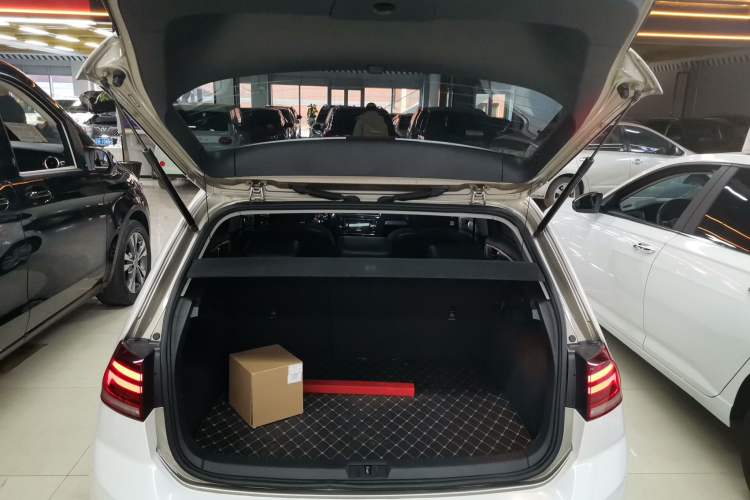 Used Volkswagen Golf 2018 230TSI Automatic Comfort Model
