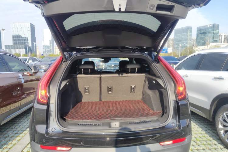 Used Cadillac XT4 2022 28T Two-Wheel-Drive Luxury Version
