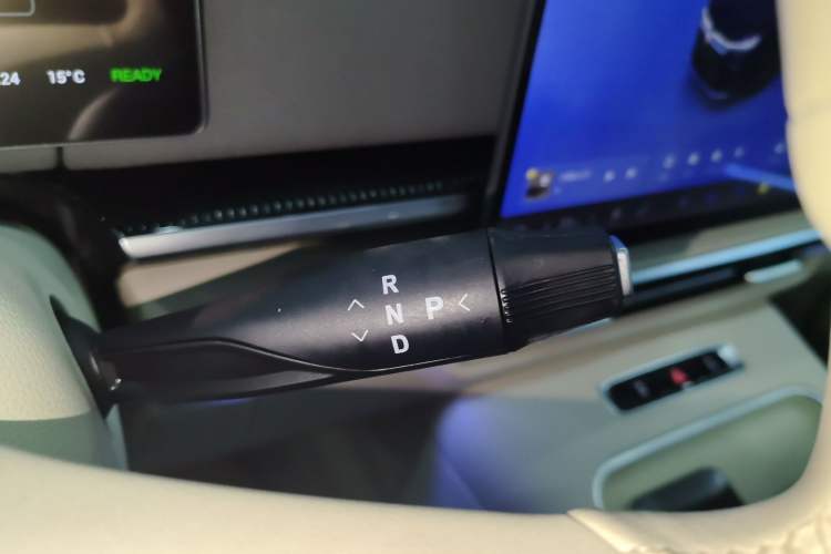 Used VOYAH Dream 2025 PHEV Four-Wheel-Drive Flagship Kunpeng Edition