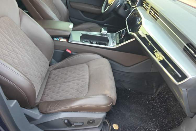 Used Audi A7L 2024 45TFSI quattro S-line Visionary Edition Flow Crystal Package