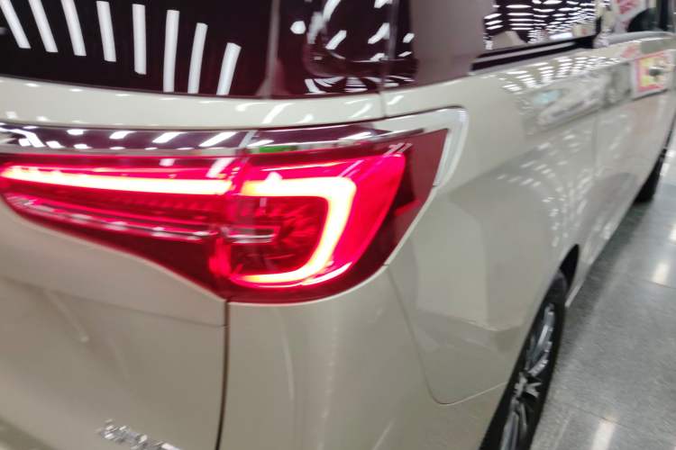 Used Buick GL8 2022 ES Land Cruiser 653T Luxury Model
