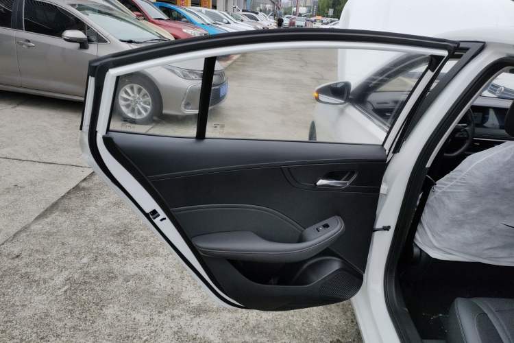 Used Roewe i5 2023 1.5L CVT Luxury Edition
