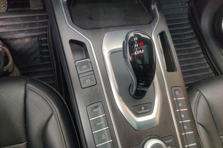 Used Wey VV6 2021 2.0T Two-Wheel Drive Smart Protection+
