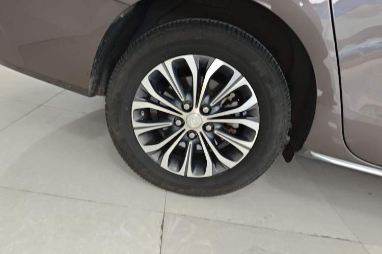 Used Buick GL8 2023 Land Executive Class Comfort Model
