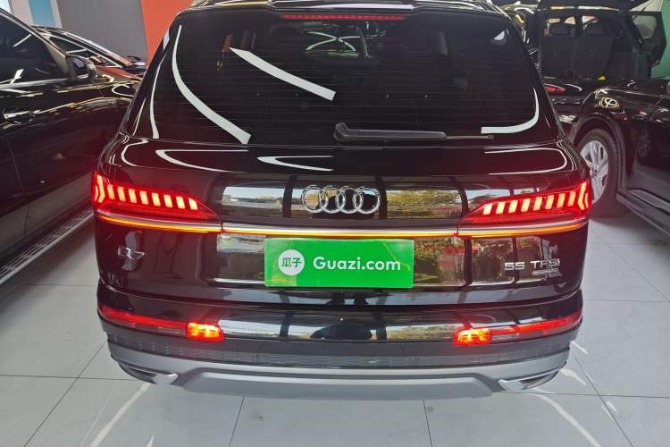 Used Audi Q7 2023 45 TFSI quattro S line Sport model
