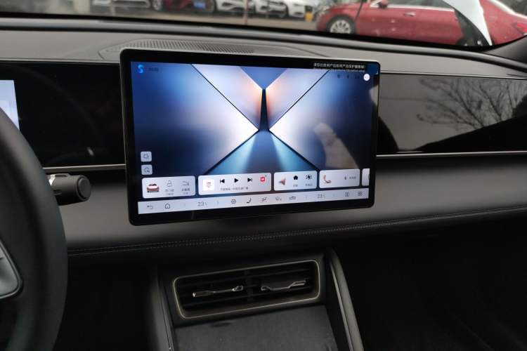 Used BYD Qin L 2025 DM-i Smart Drive 120KM Superior Model
