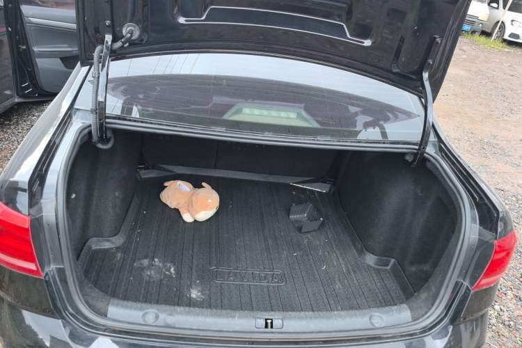 Used Volkswagen Lavida 2015 1.6L Manual Comfort Edition
